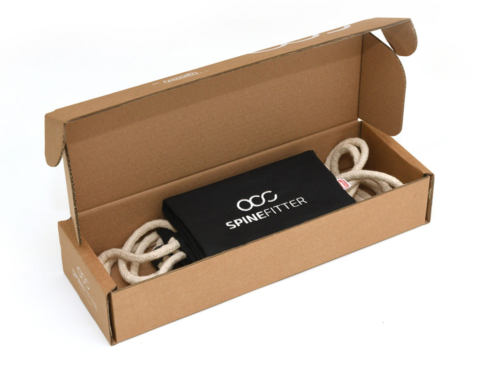 Der SPINEFITTER by SISSEL Backpack eignet sich optimal, um das Multitool zu transportieren. Mit dem SPINEFITTER by SISSEL können Verspannungen und Blockaden im Bereich des Nackens, der Wirbelsäule und der Schultern gelöst werden. Bereits mit einfachen Übungen auf dem SPINEFITTER werden neue Reize gesetzt. Auch die Balancefähigkeit kann gesteigert werden. Besonders sinnvoll ist die Anwendung in der Therapie (Physio oder Reha), im Pilates-Studio oder auch zuhause. 4