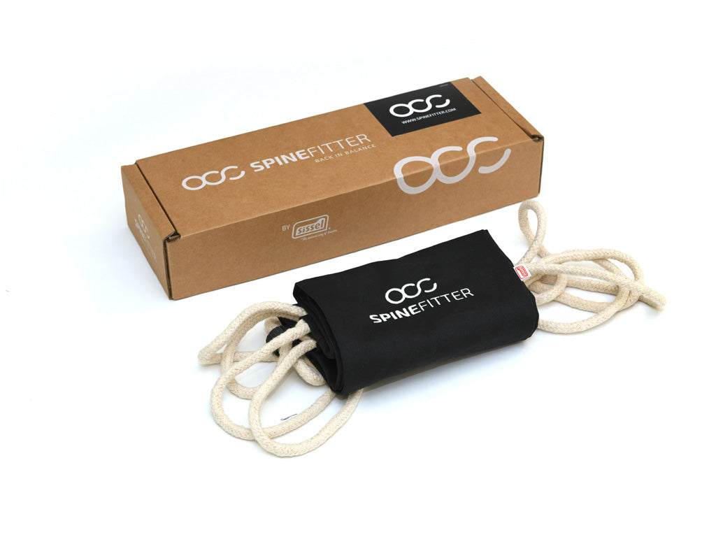 Der SPINEFITTER by SISSEL Backpack eignet sich optimal, um das Multitool zu transportieren. Mit dem SPINEFITTER by SISSEL können Verspannungen und Blockaden im Bereich des Nackens, der Wirbelsäule und der Schultern gelöst werden. Bereits mit einfachen Übungen auf dem SPINEFITTER werden neue Reize gesetzt. Auch die Balancefähigkeit kann gesteigert werden. Besonders sinnvoll ist die Anwendung in der Therapie (Physio oder Reha), im Pilates-Studio oder auch zuhause. 5